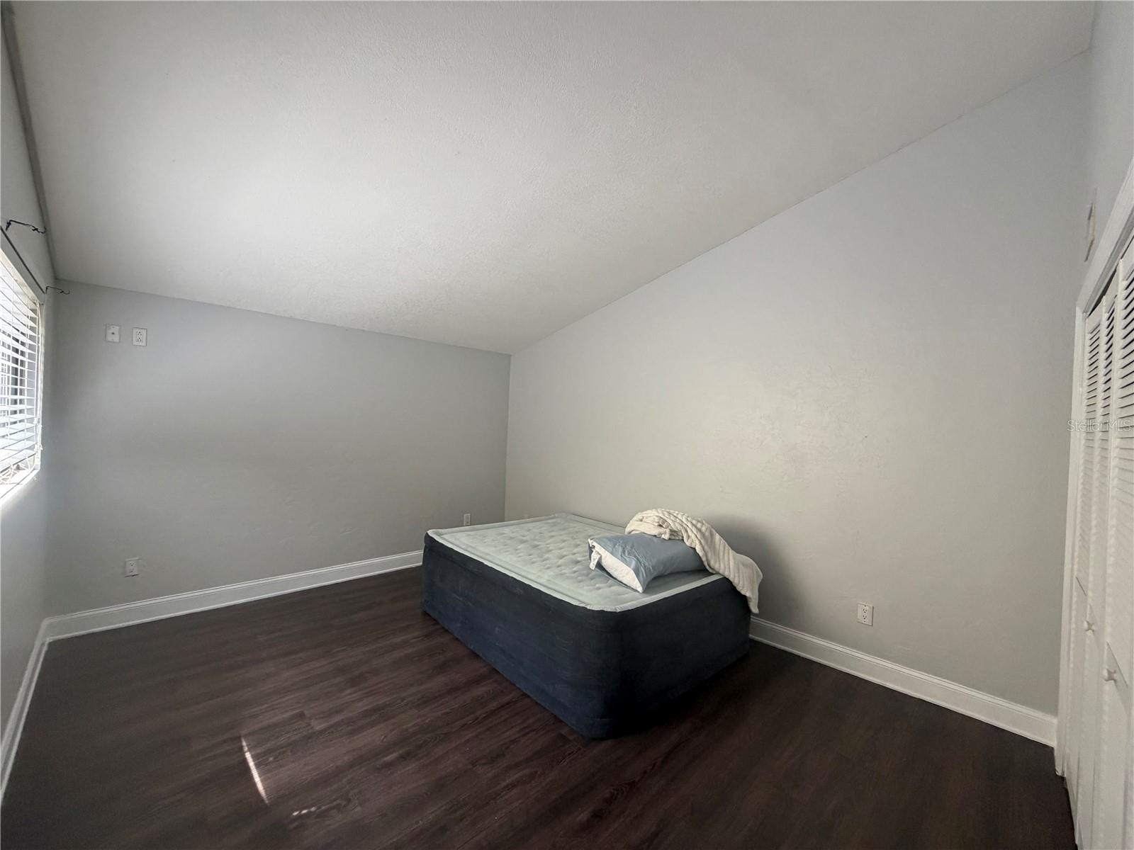 6 Robyn Ln Property Photo 22