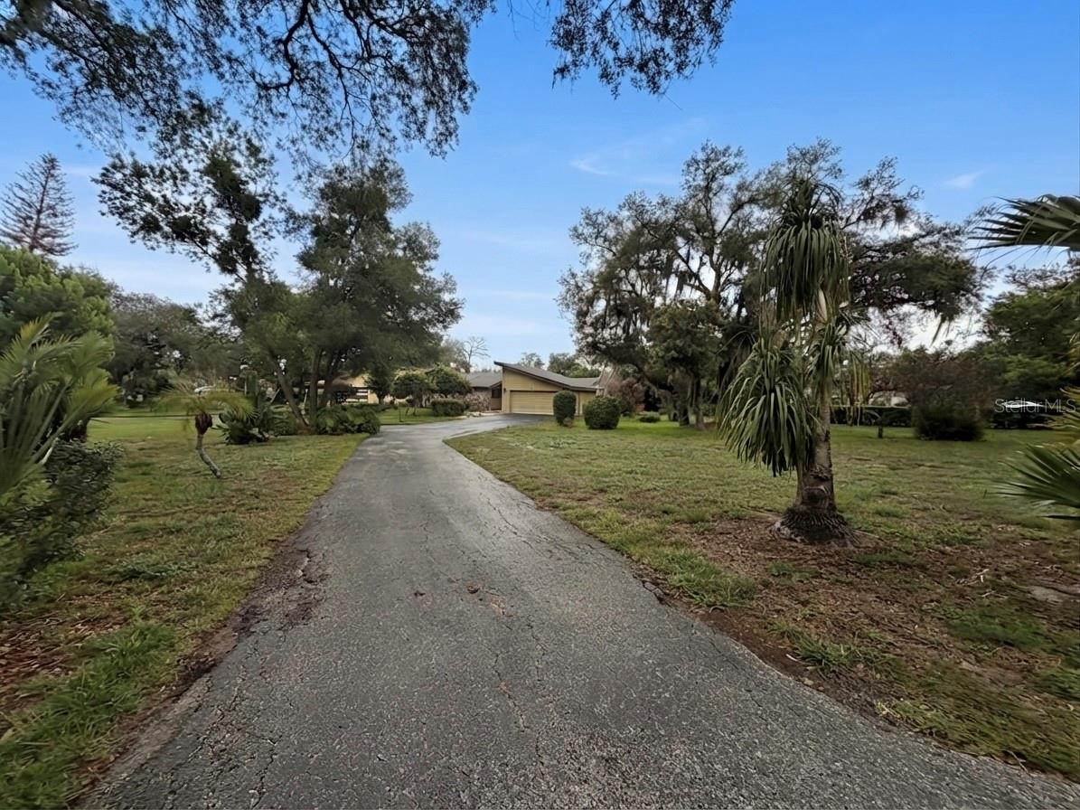 6 Robyn Ln Property Photo 23
