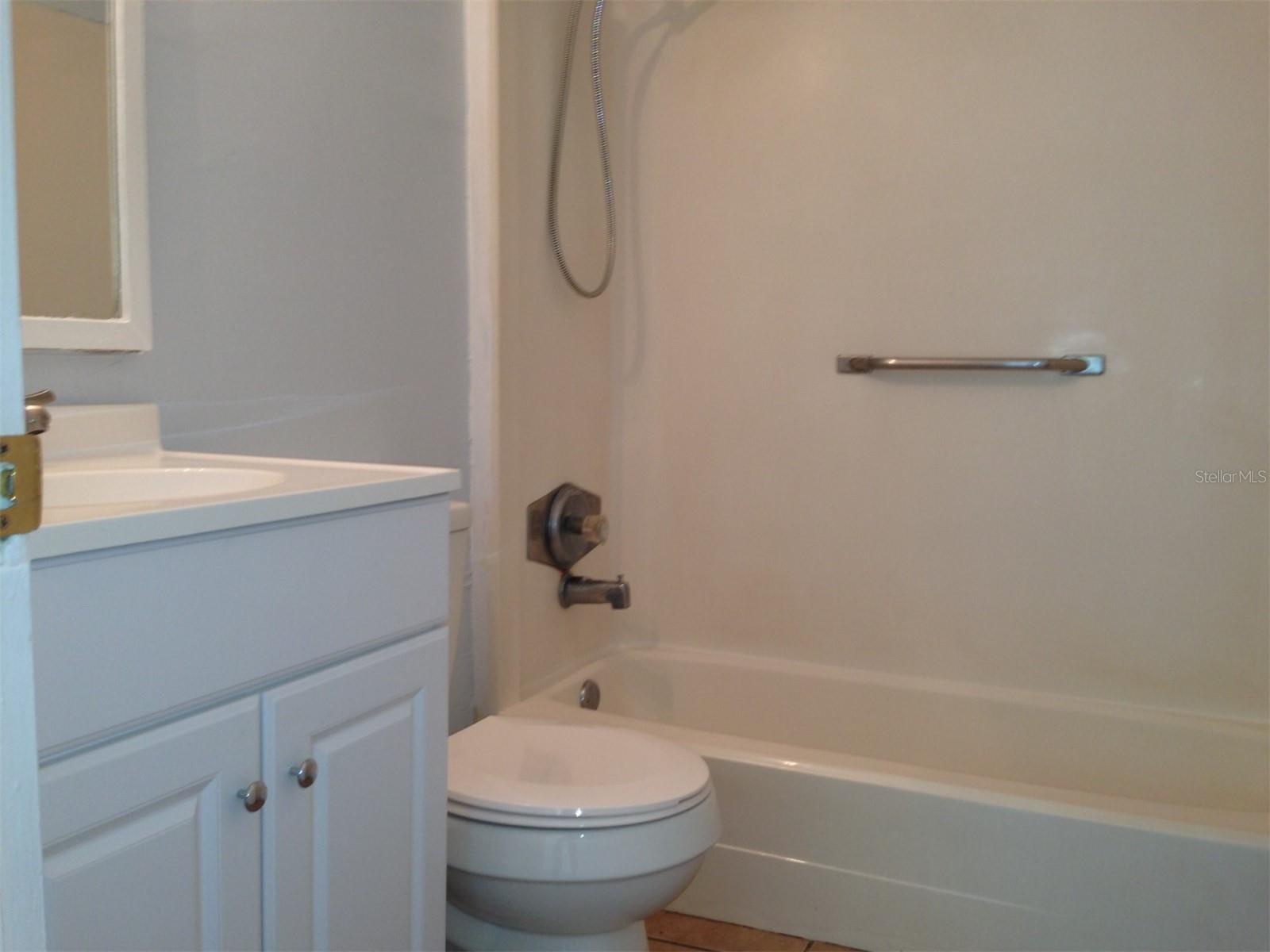 1328 Cloverlawn Ave #b Property Photo 7