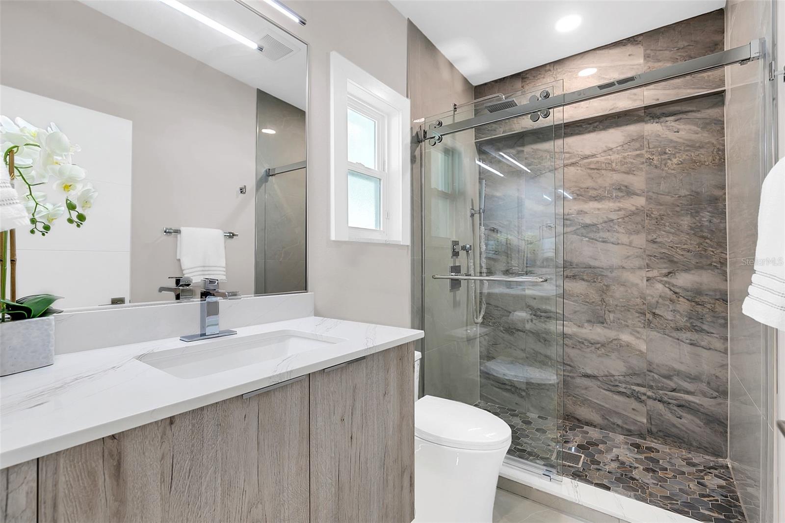 2015 Summerfield Rd Property Photo 24