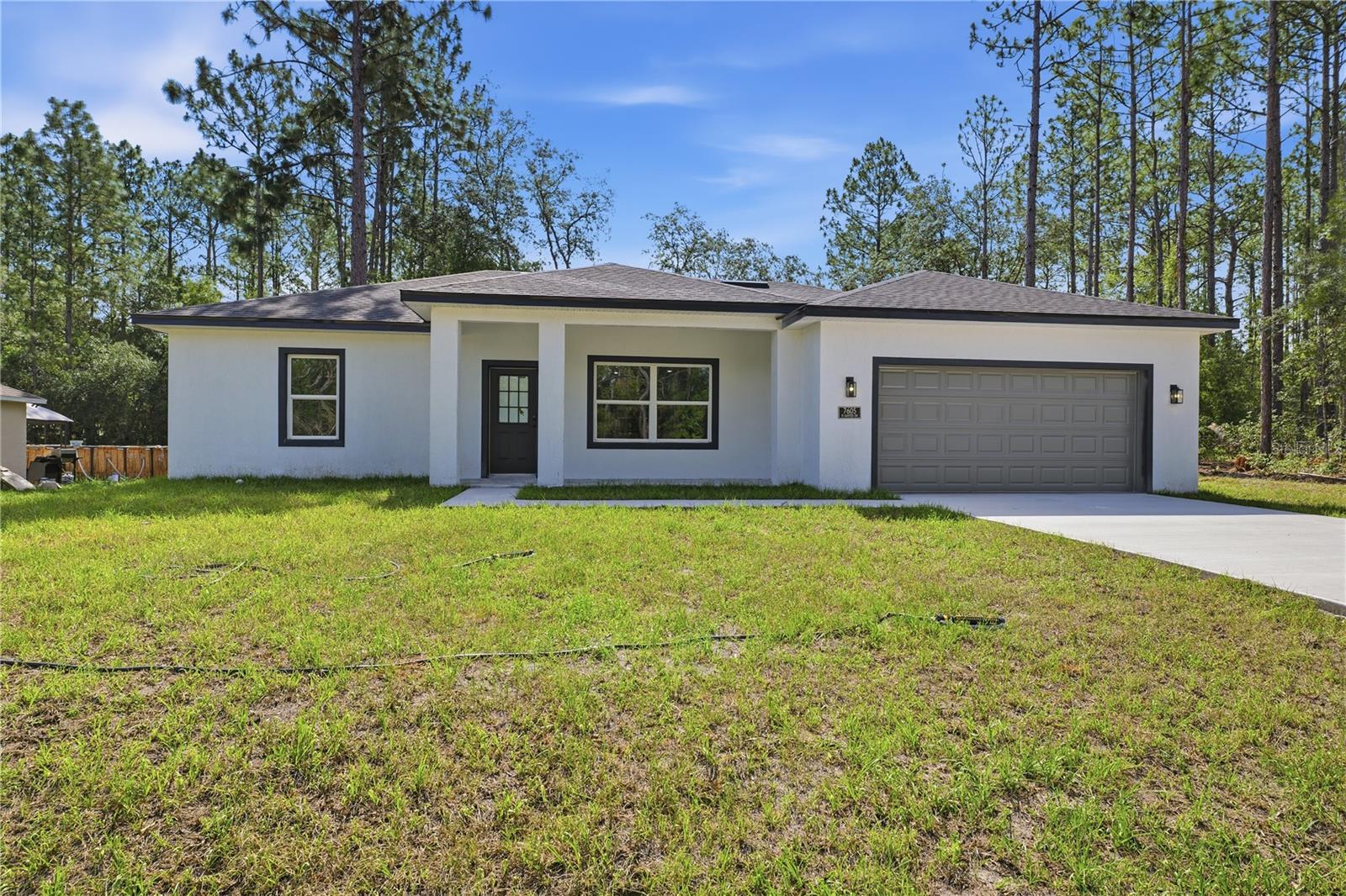 7605 N Santos Dr Property Photo 1