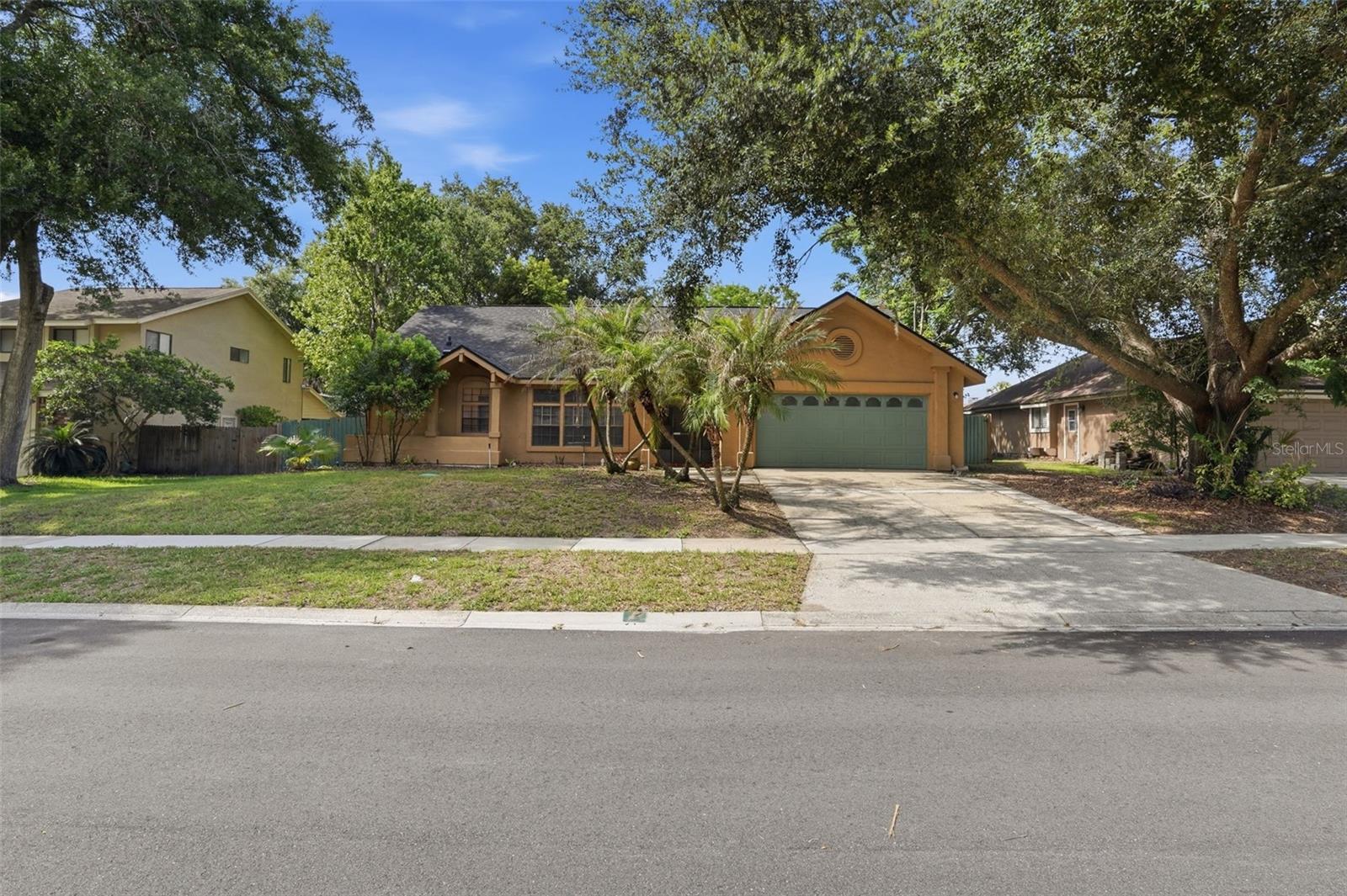 733 SWAYING PALM DR