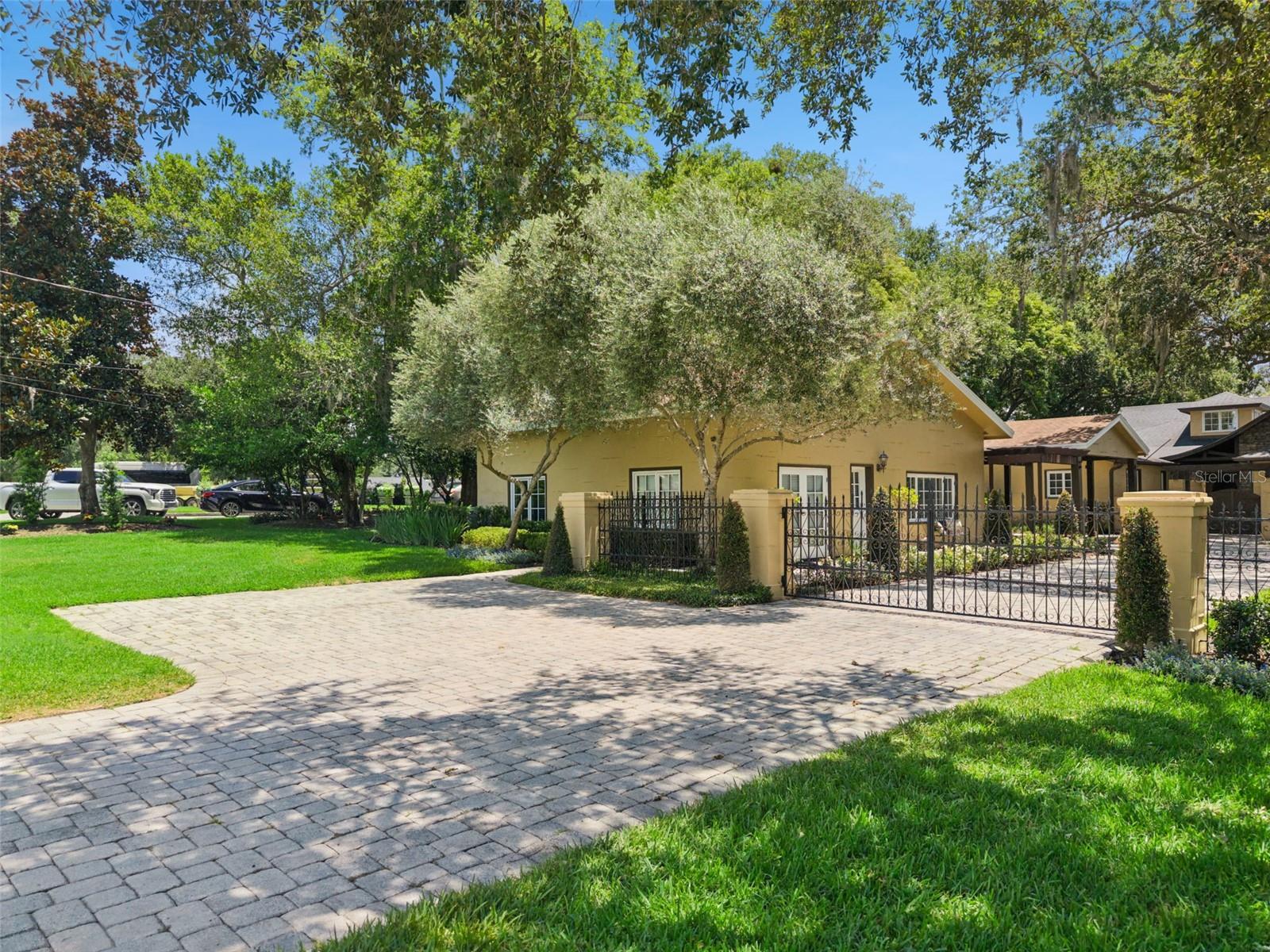 1629 Hempel Ave Property Photo 78