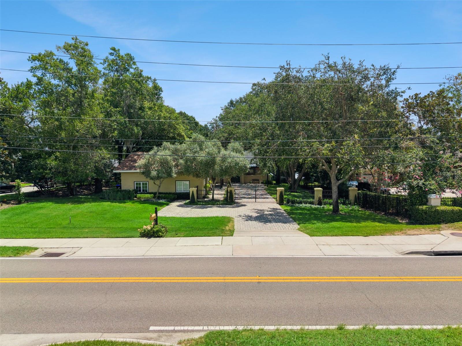 1629 Hempel Ave Property Photo 79