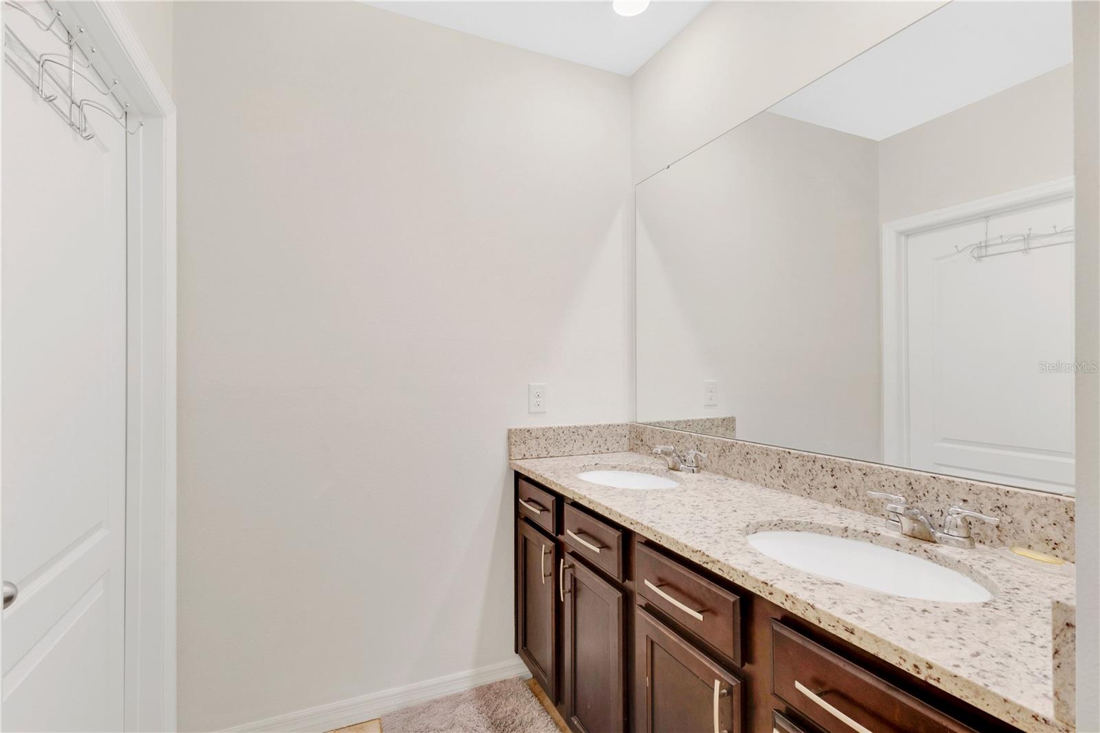 831 Turner Ln Property Photo 18