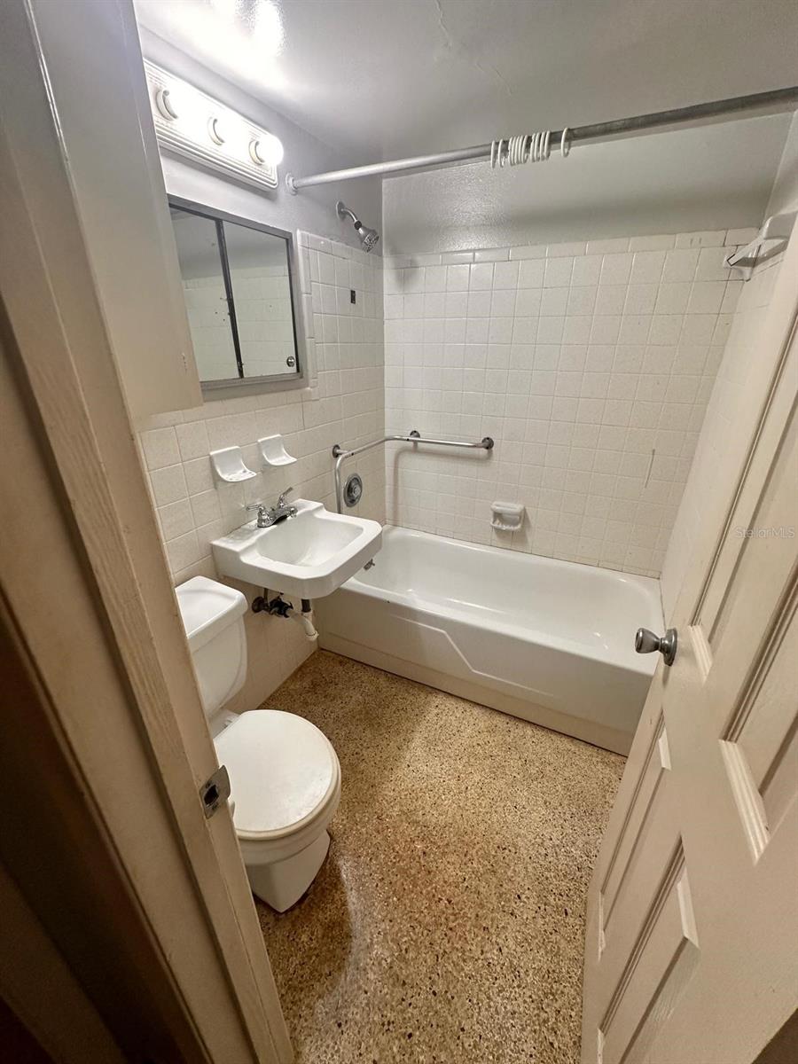 305 E Dakin Ave #11 Property Photo 7