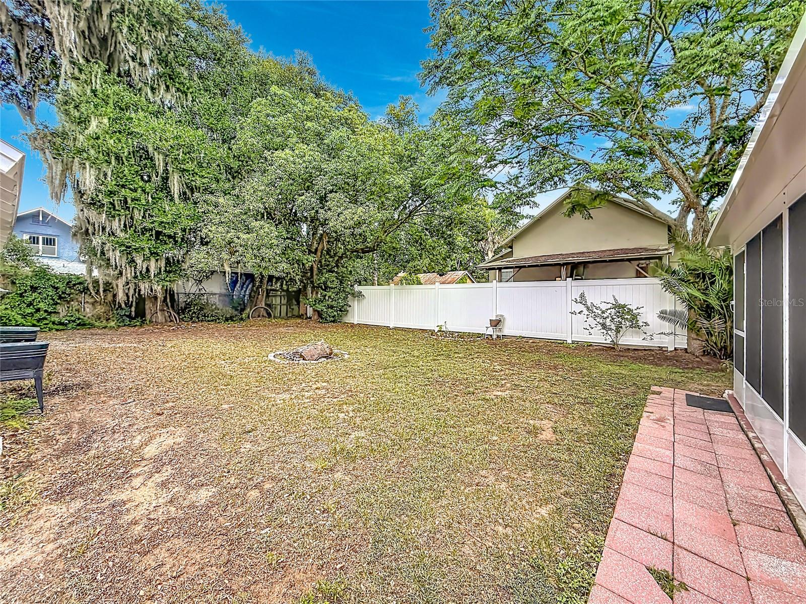 740 Summit St Property Photo 34