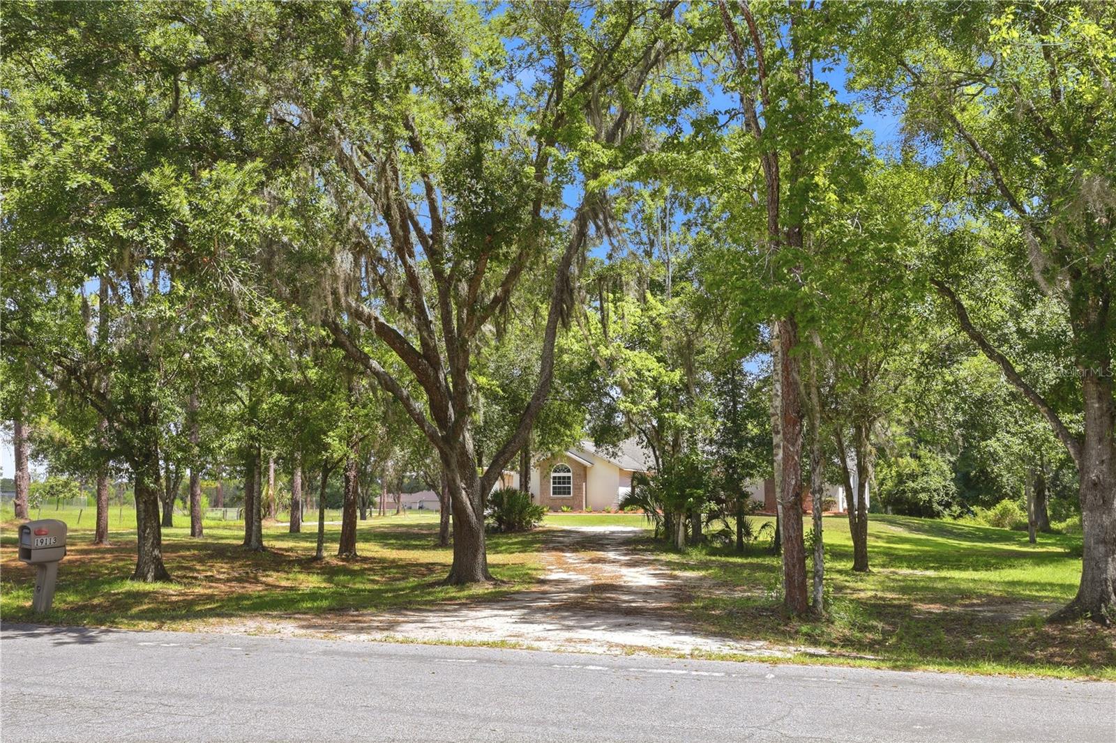 19113 Quinlan St Property Photo 8