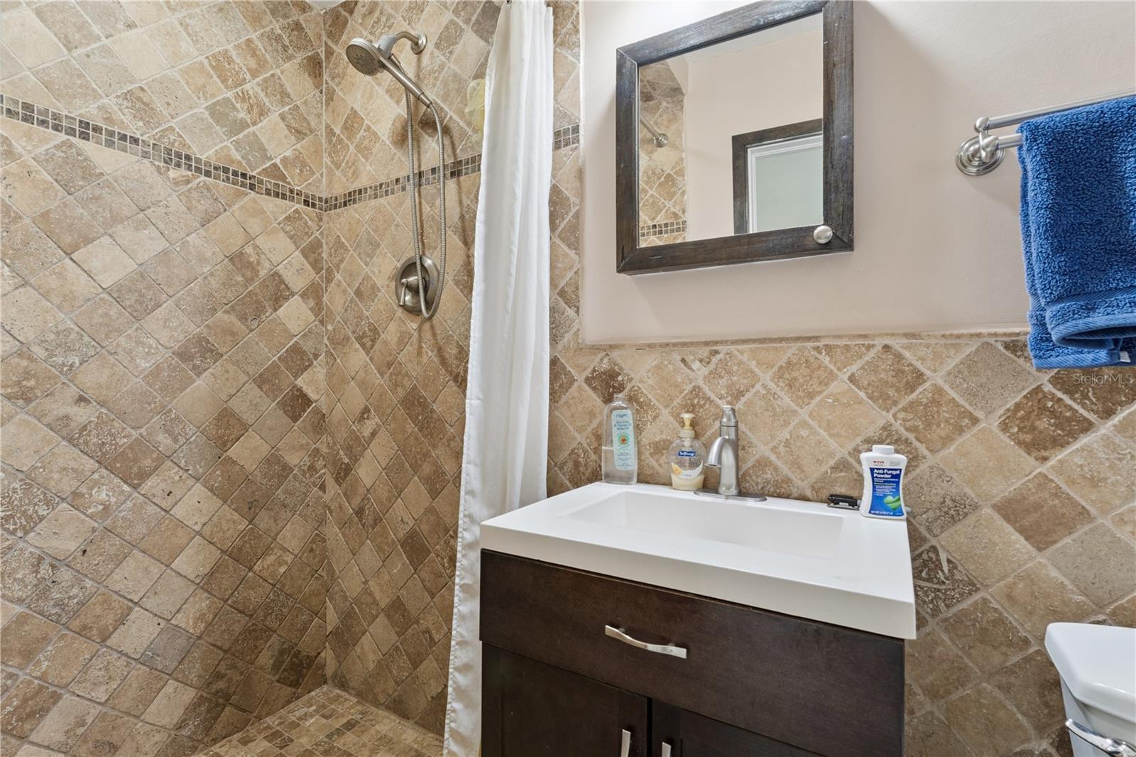 1003 Lake Bell Dr Property Photo 14