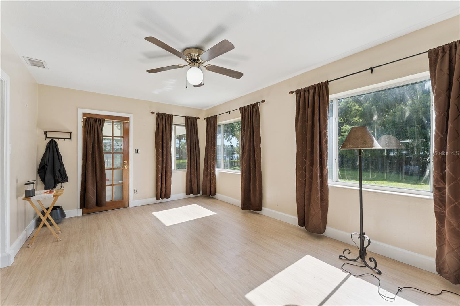 1003 Lake Bell Dr Property Photo 15