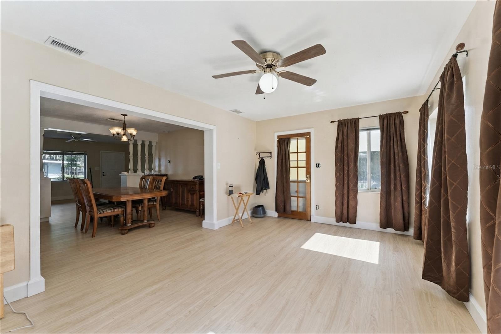 1003 Lake Bell Dr Property Photo 16