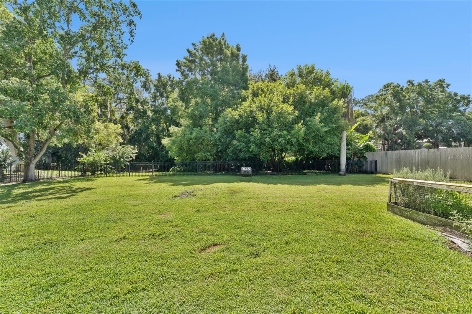 1003 Lake Bell Dr Property Photo 21