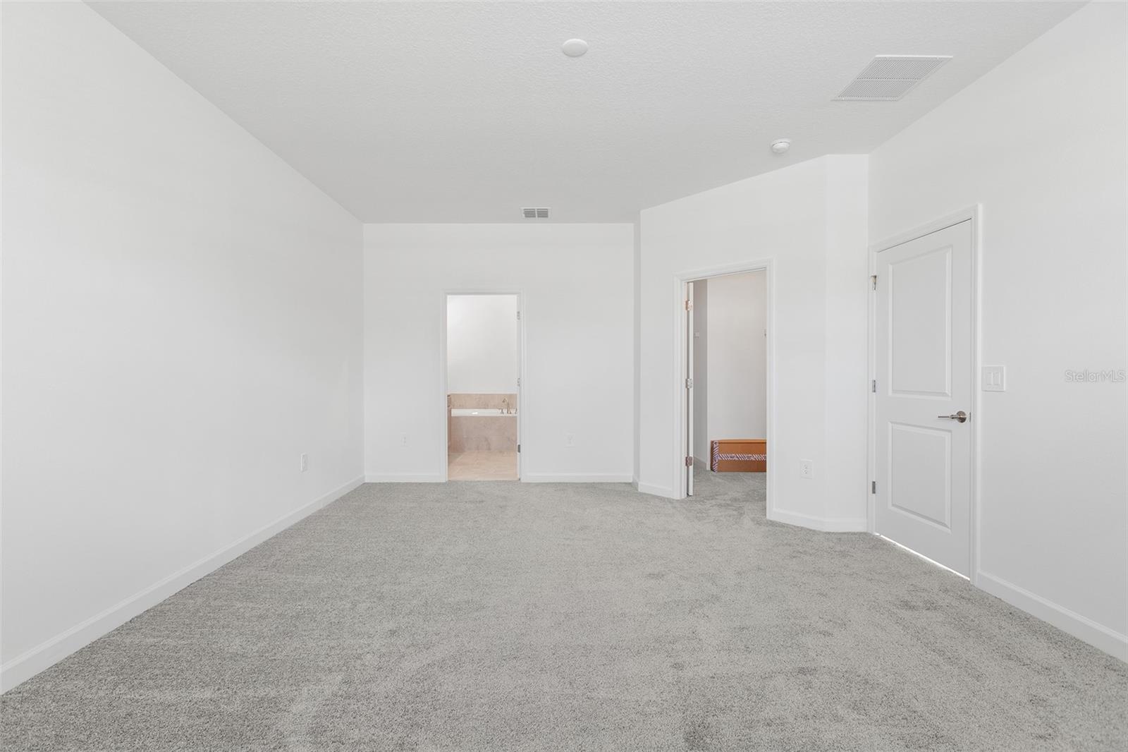 3039 Addison Blvd Property Photo 4