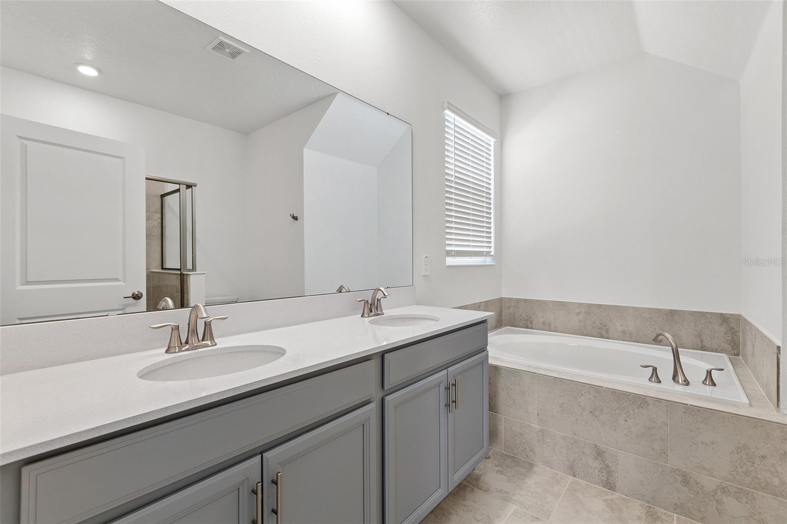 3039 Addison Blvd Property Photo 7