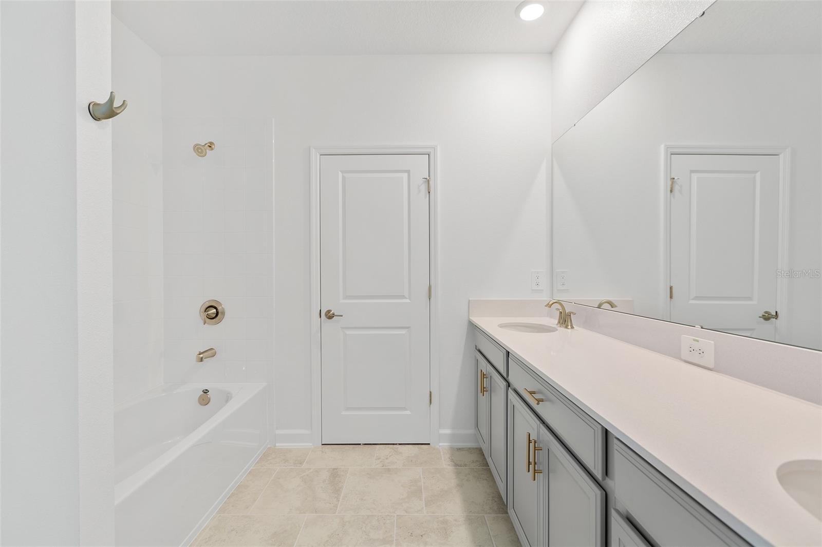3039 Addison Blvd Property Photo 29