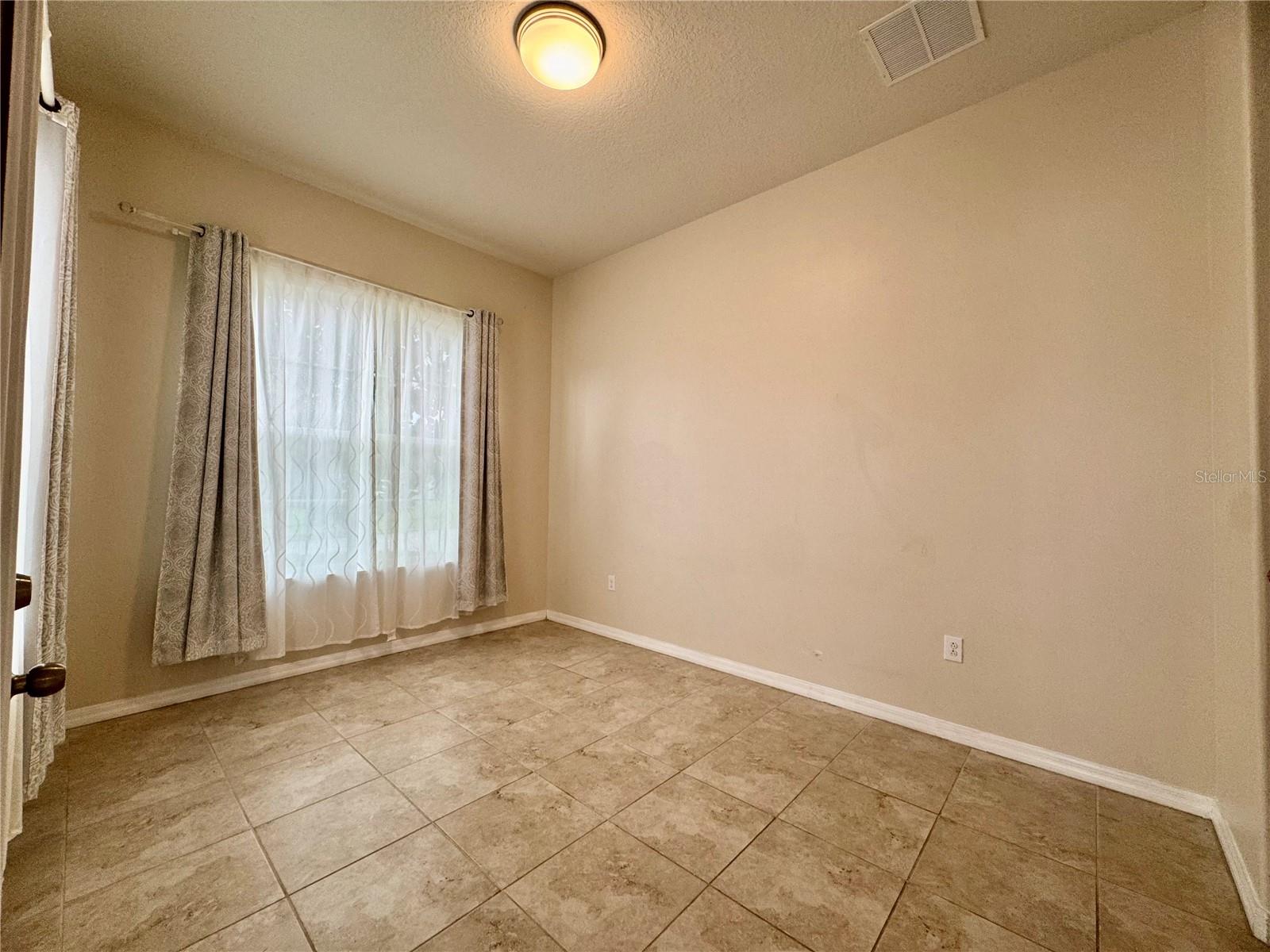 2504 Amati Dr Property Photo 7