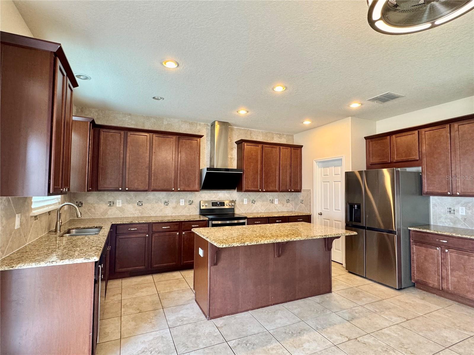2504 Amati Dr Property Photo 15