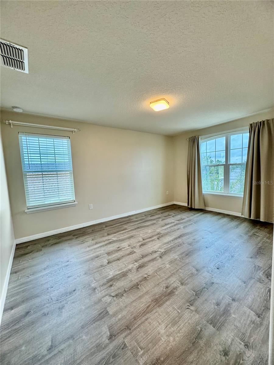 2504 Amati Dr Property Photo 33