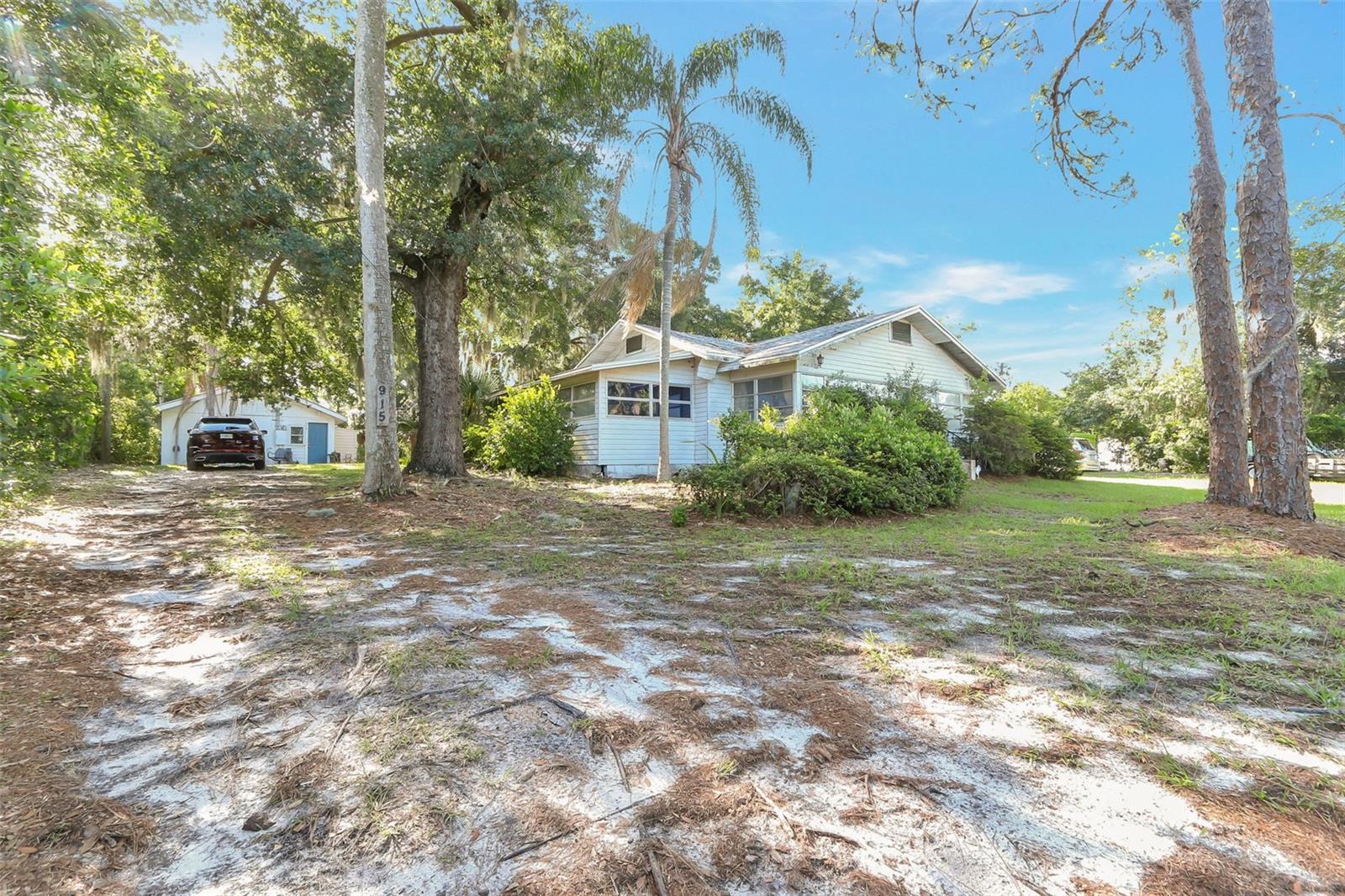 917 Oxford St Property Photo 3