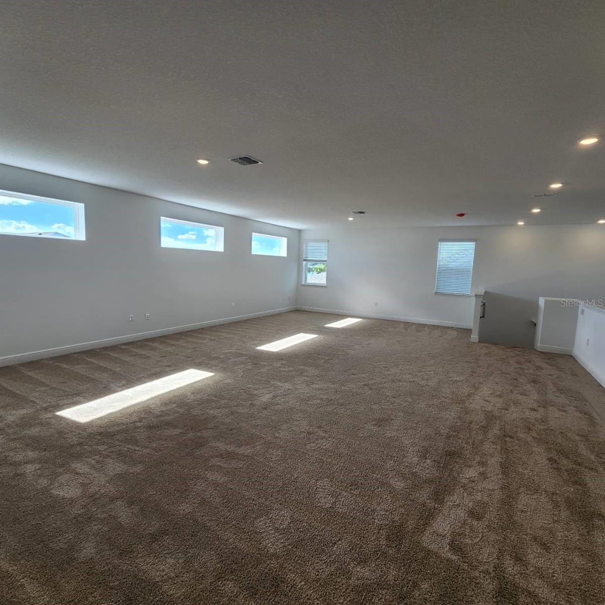 19050 Blueleaf St Property Photo 11