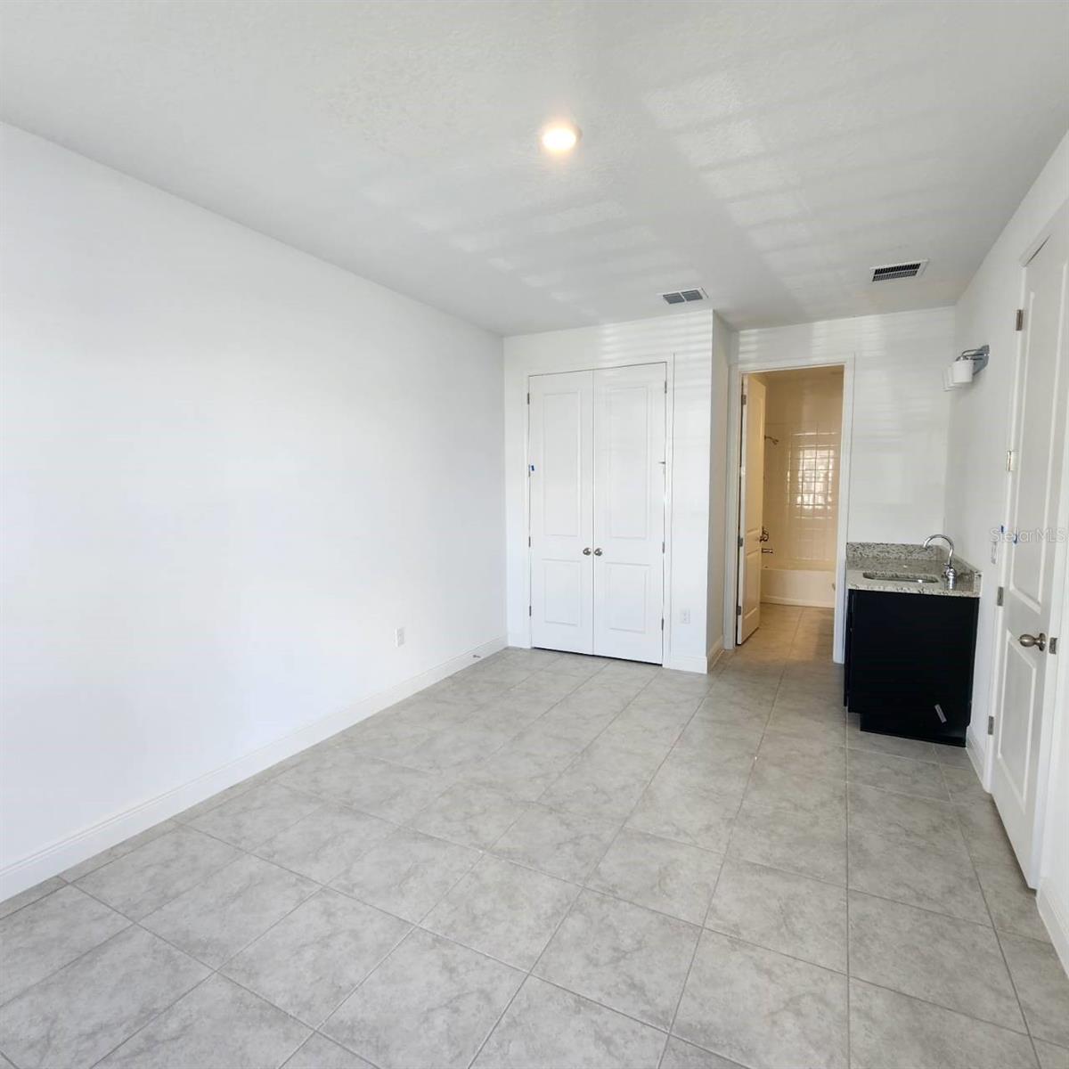 19050 Blueleaf St Property Photo 12