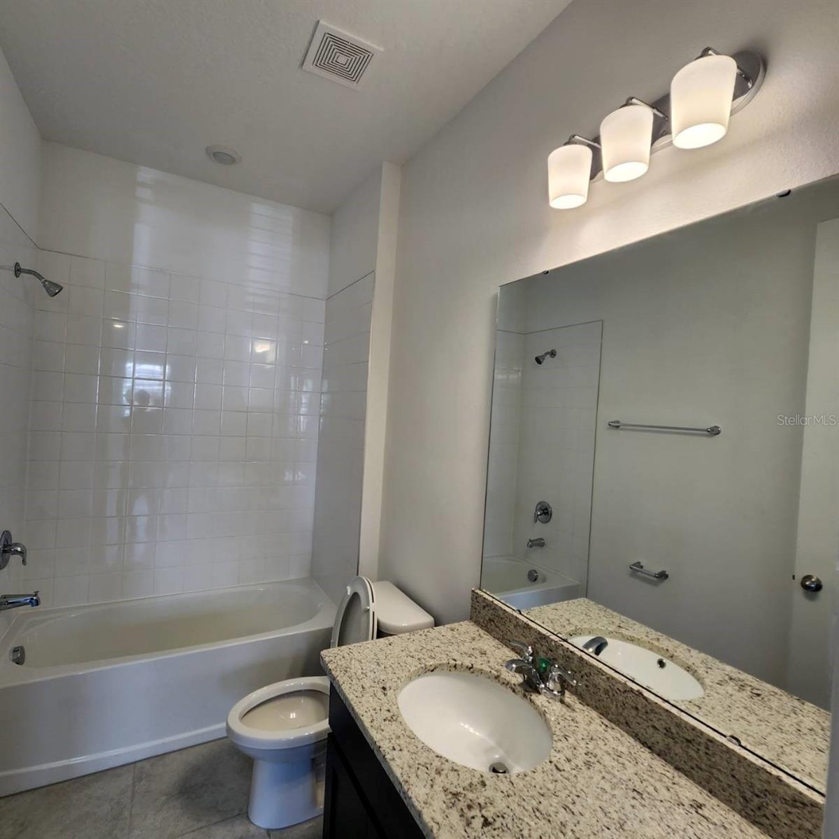 19050 Blueleaf St Property Photo 13