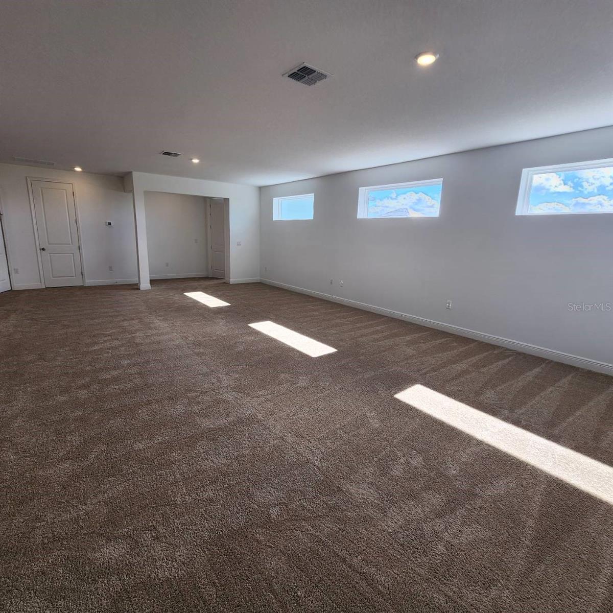 19050 Blueleaf St Property Photo 17