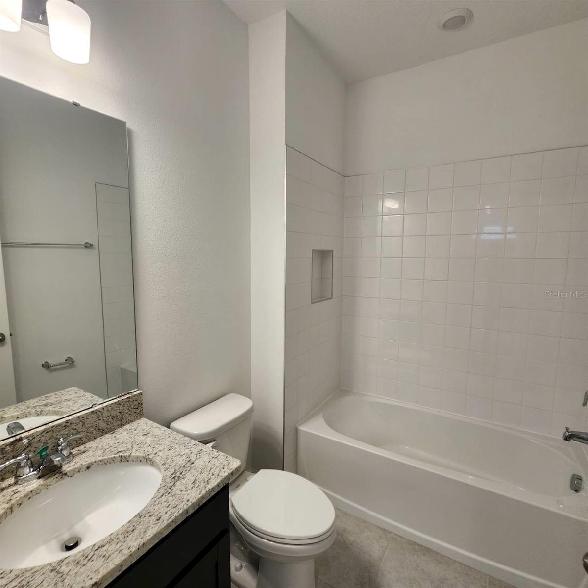 19050 Blueleaf St Property Photo 18