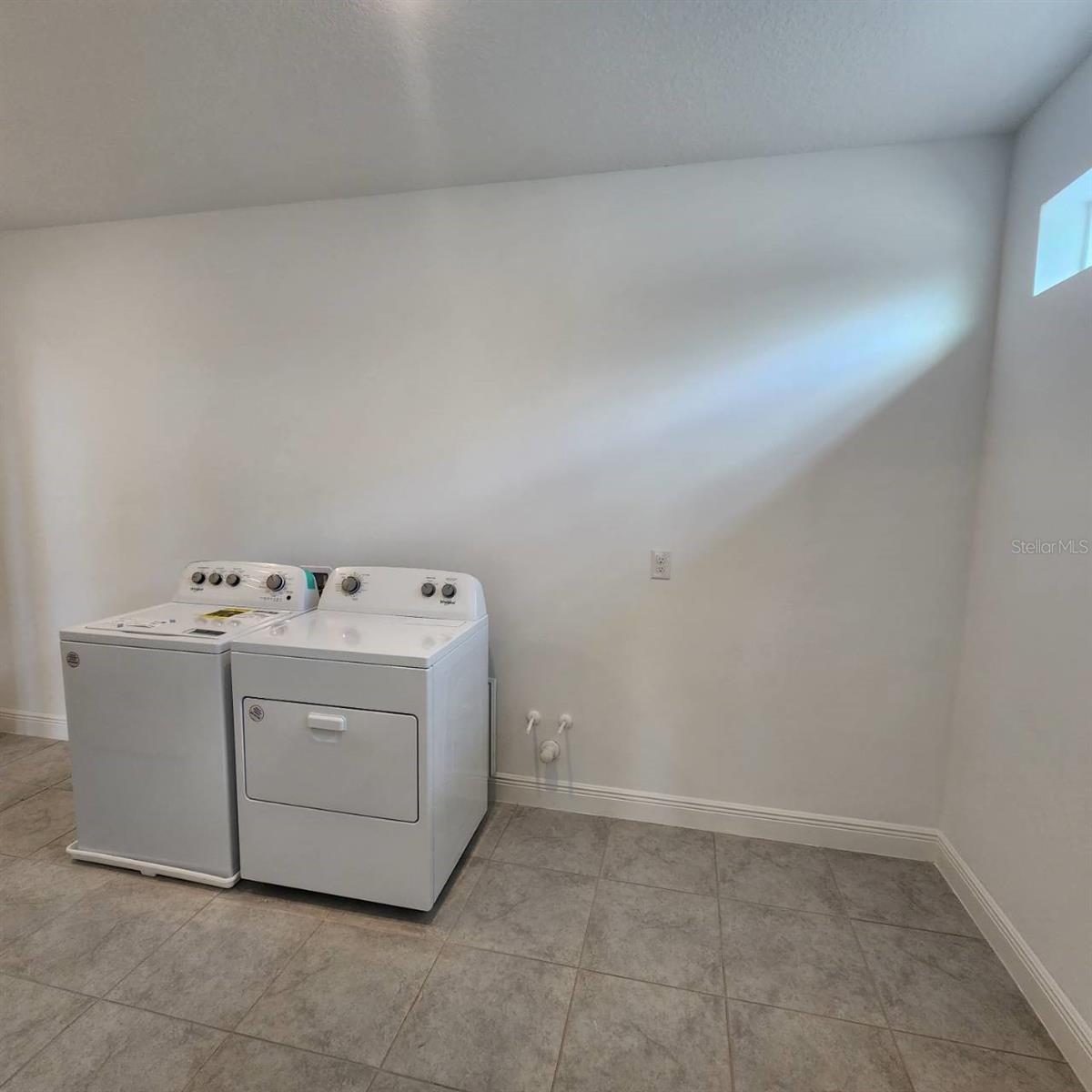 19050 Blueleaf St Property Photo 21