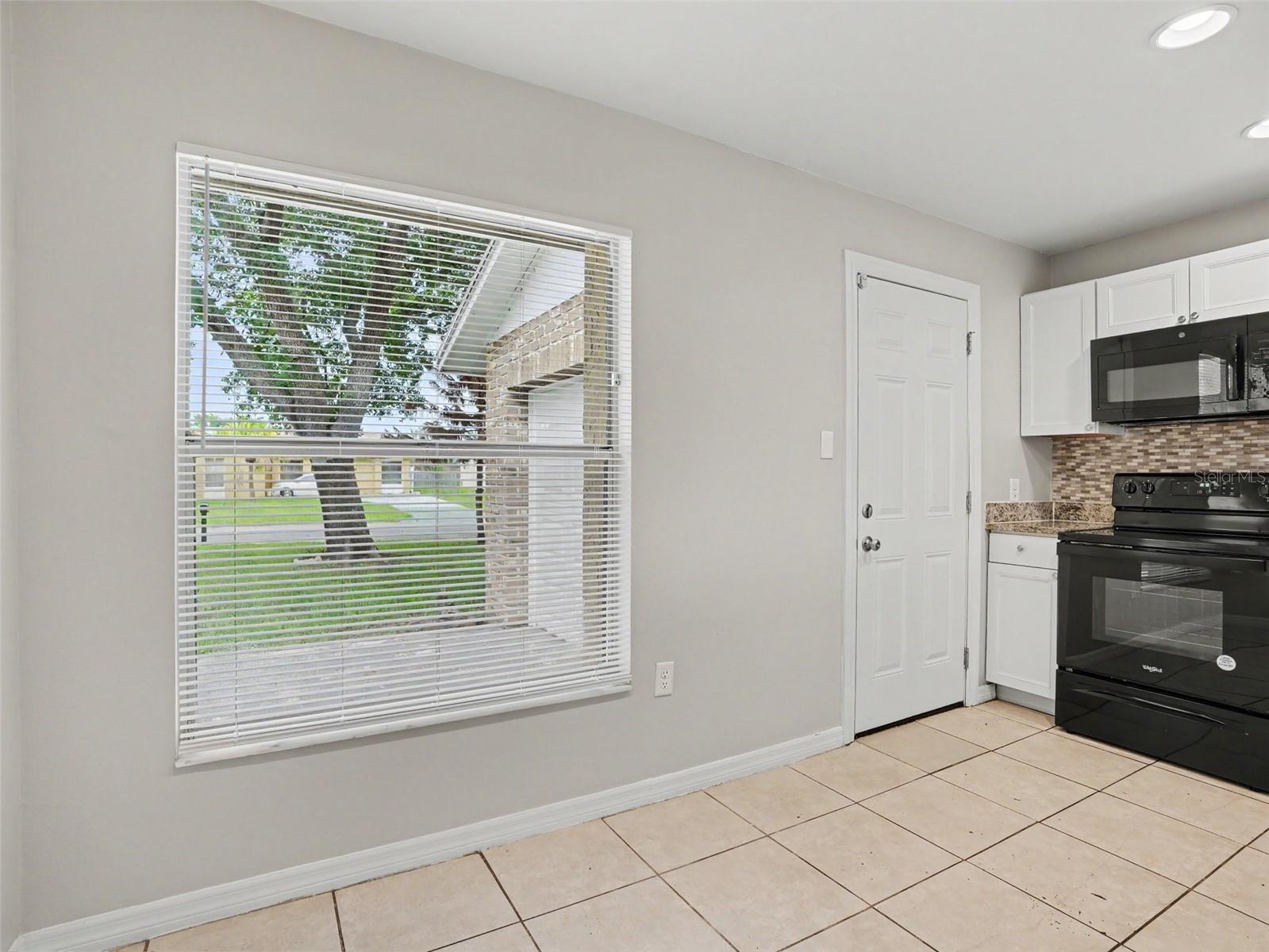 455 Cart Ct Property Photo 5