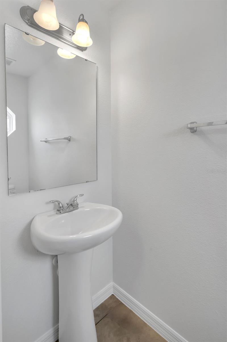 2900 Clarabelle Ct Property Photo 6
