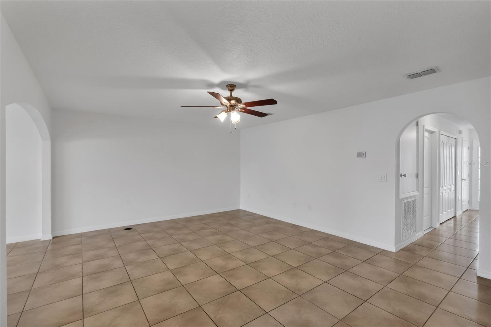 2900 Clarabelle Ct Property Photo 8