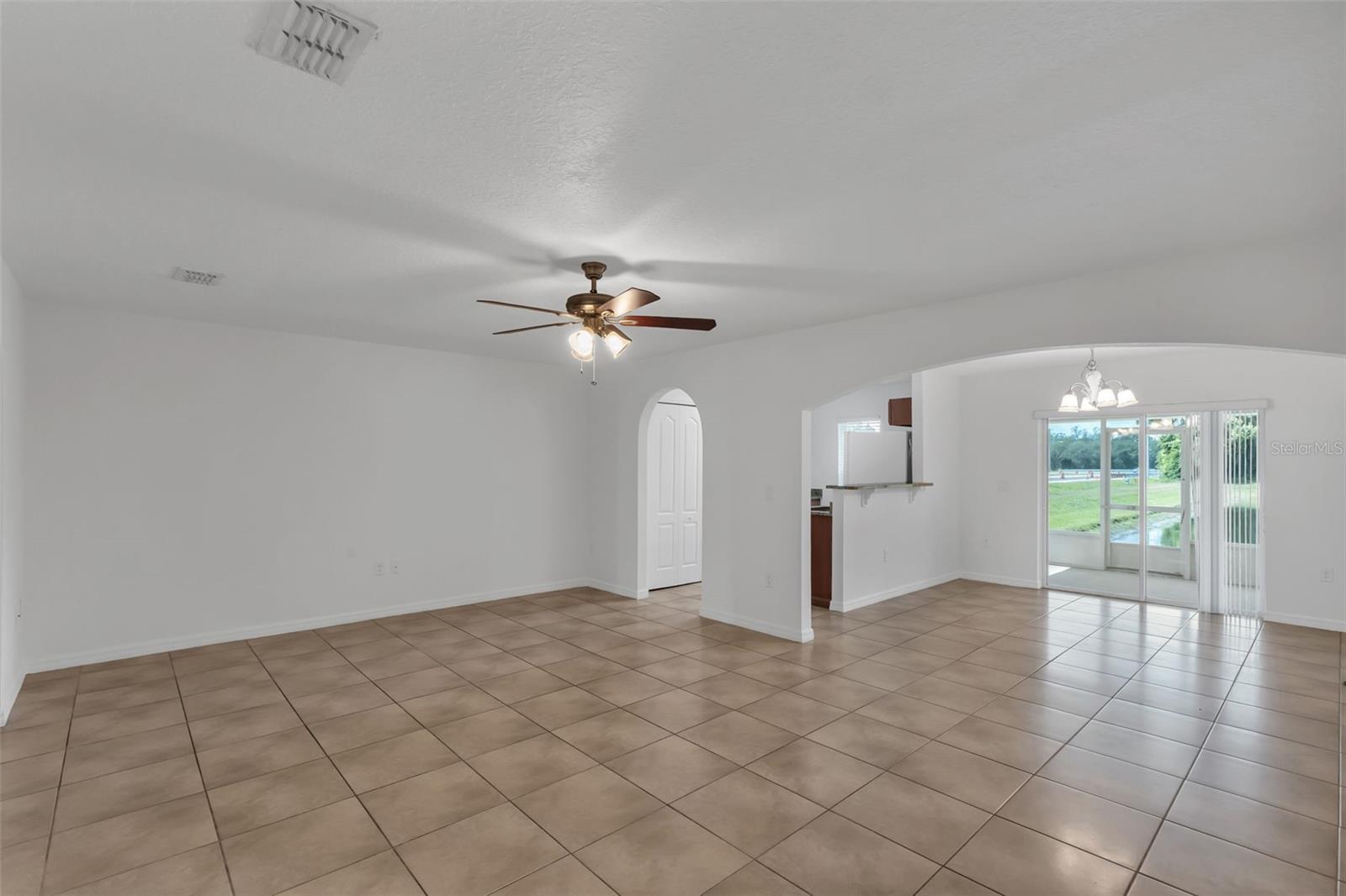 2900 Clarabelle Ct Property Photo 9
