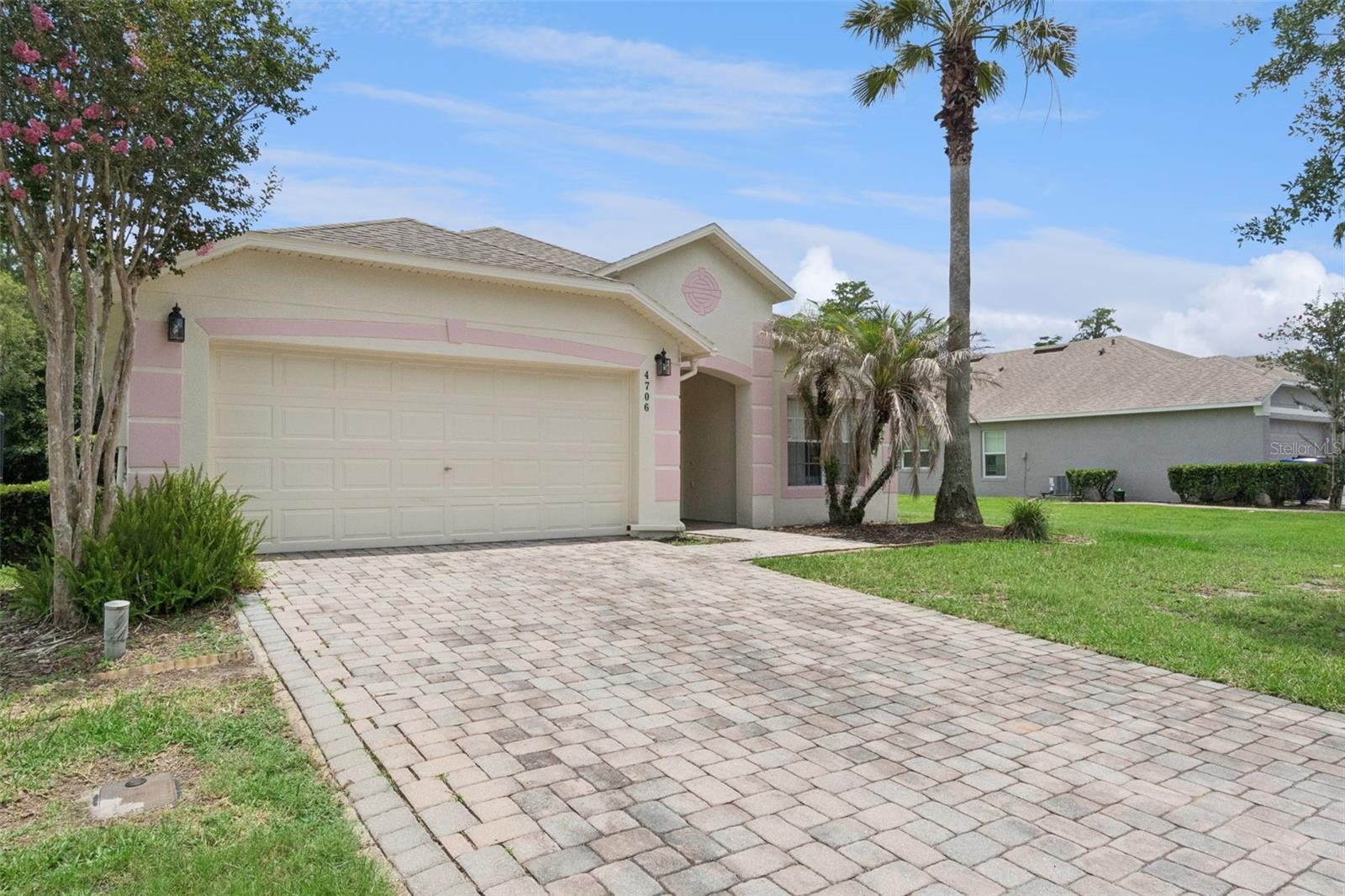 4706 Cumbrian Lakes Dr Property Photo 2