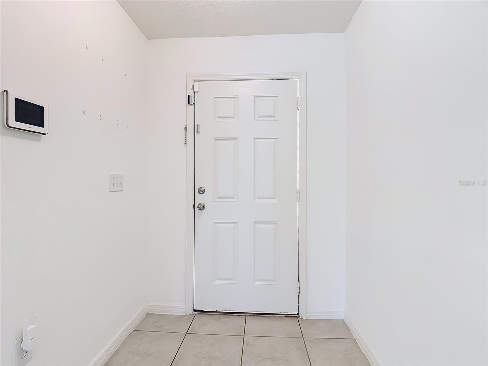 1045 Augustus Dr Property Photo 5
