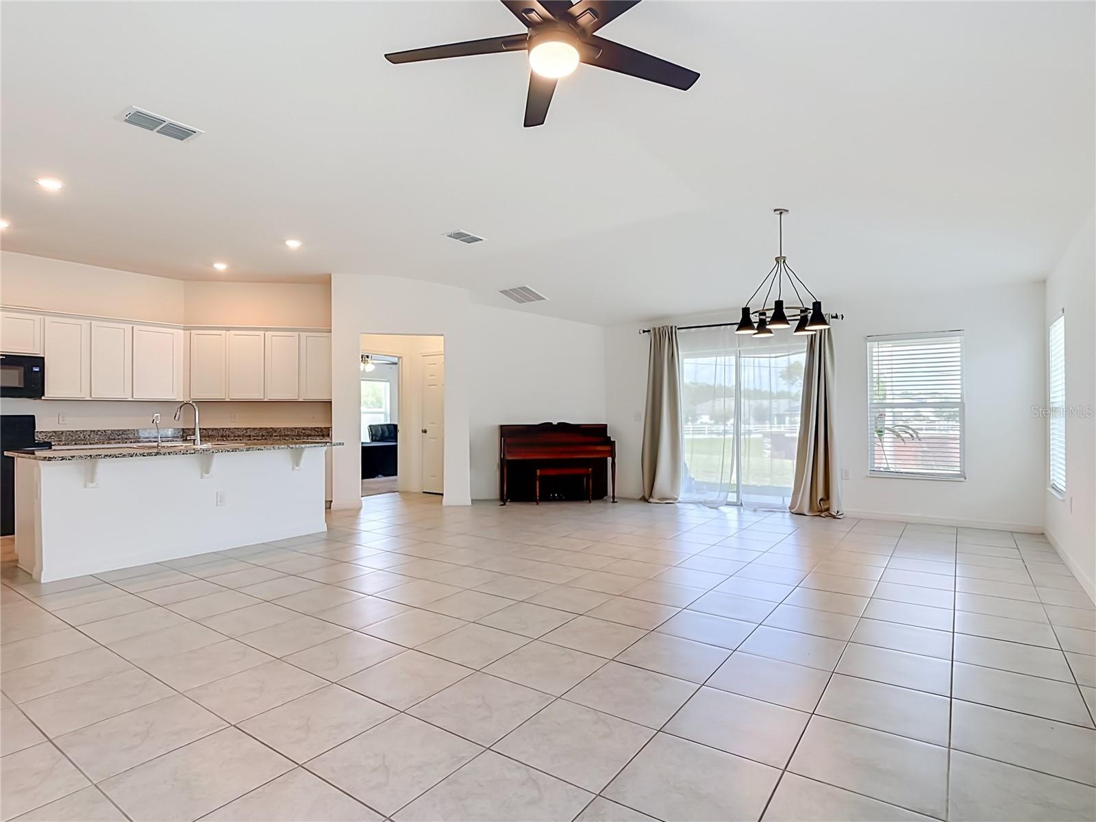 1045 Augustus Dr Property Photo 6