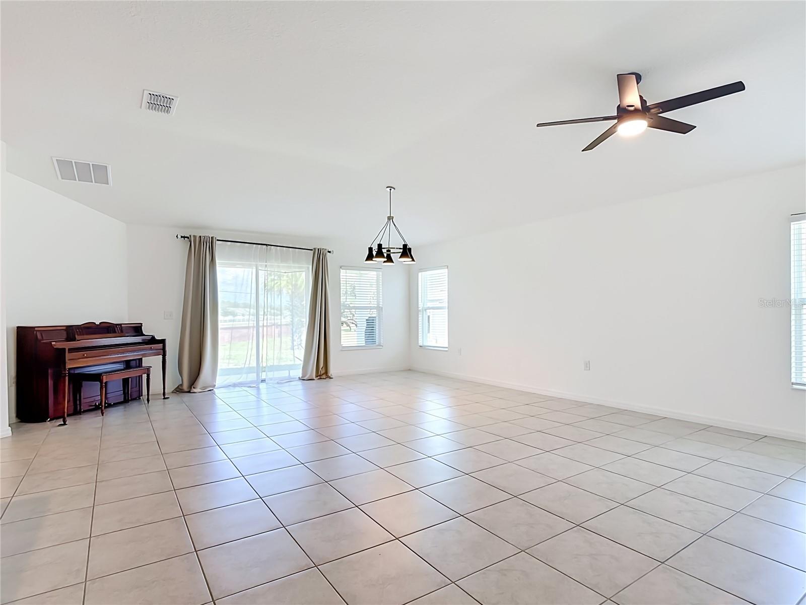 1045 Augustus Dr Property Photo 7