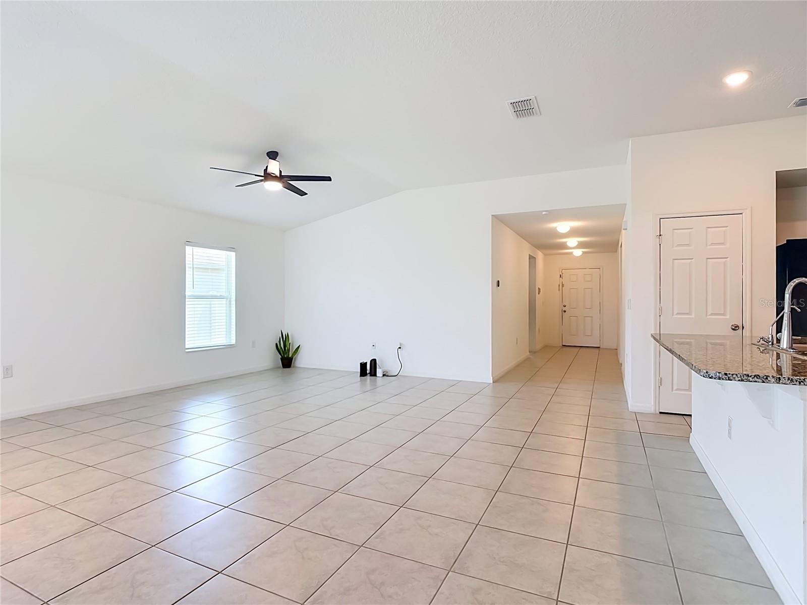 1045 Augustus Dr Property Photo 8