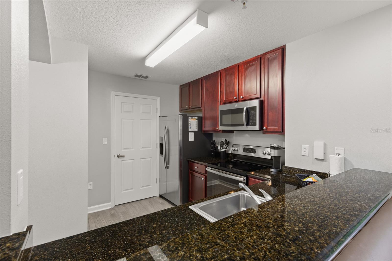 14501 Grove Resort Ave #1527 Property Photo 11