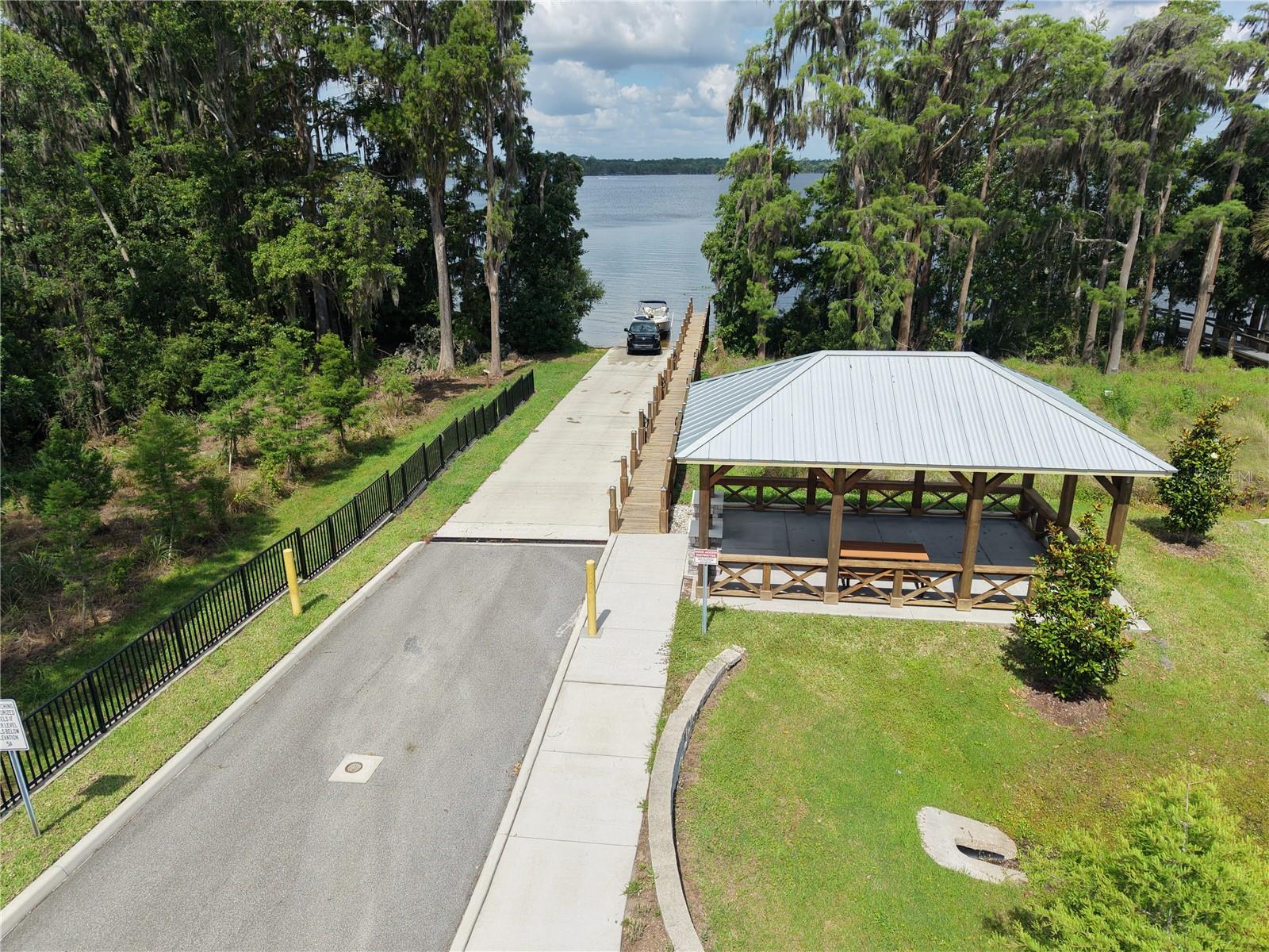 Lake Pickett Rd Property Photo 9