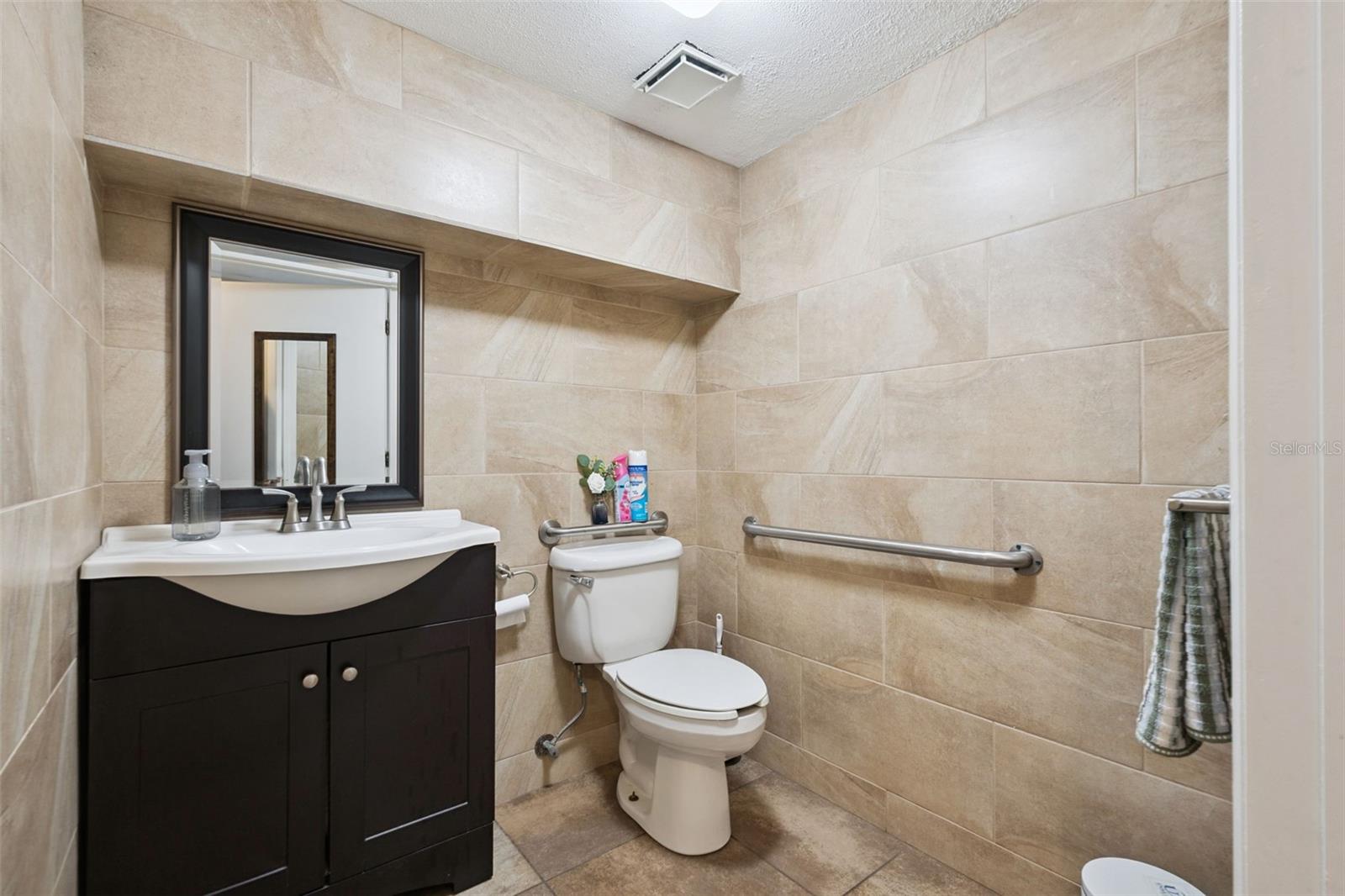 36 S Semoran Blvd Property Photo 13