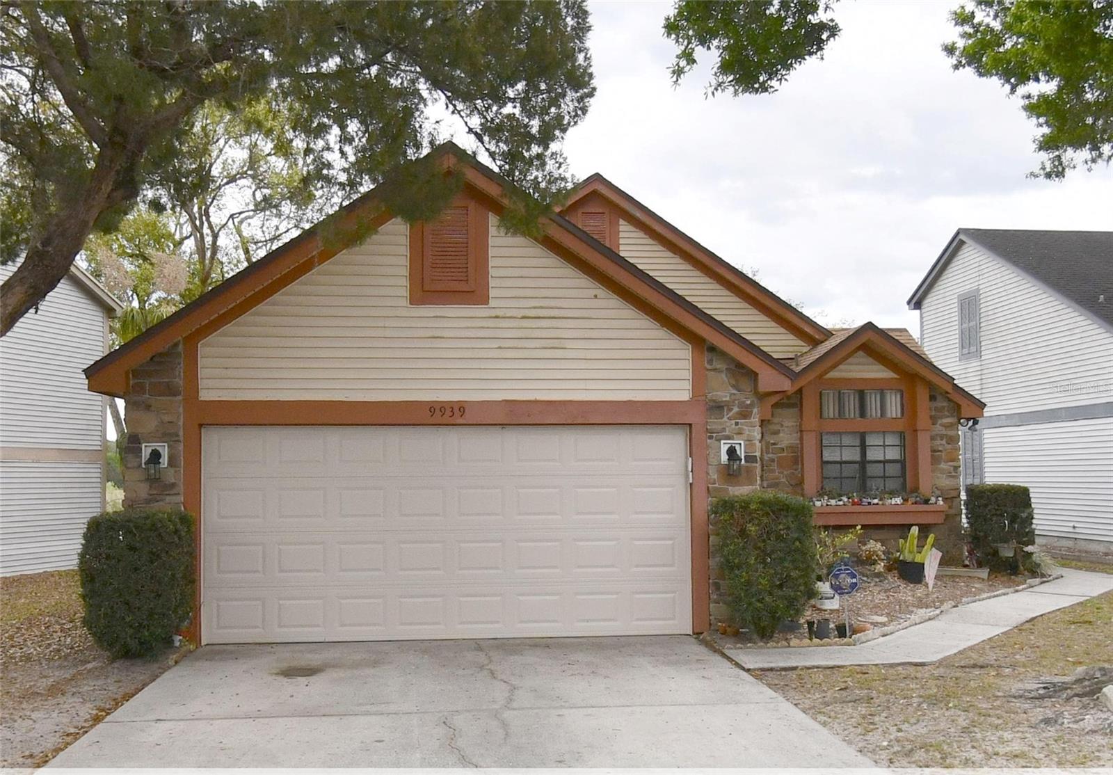 9939 ALOMA BEND LN Property Photo 1