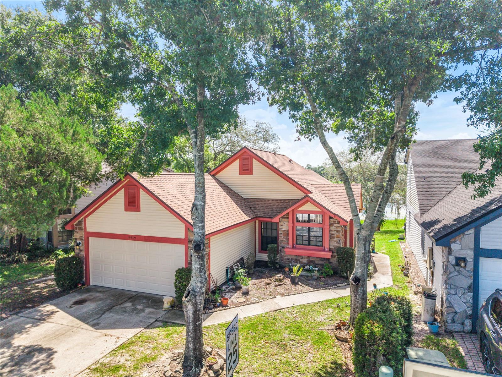 9939 Aloma Bend Ln Property Photo 12