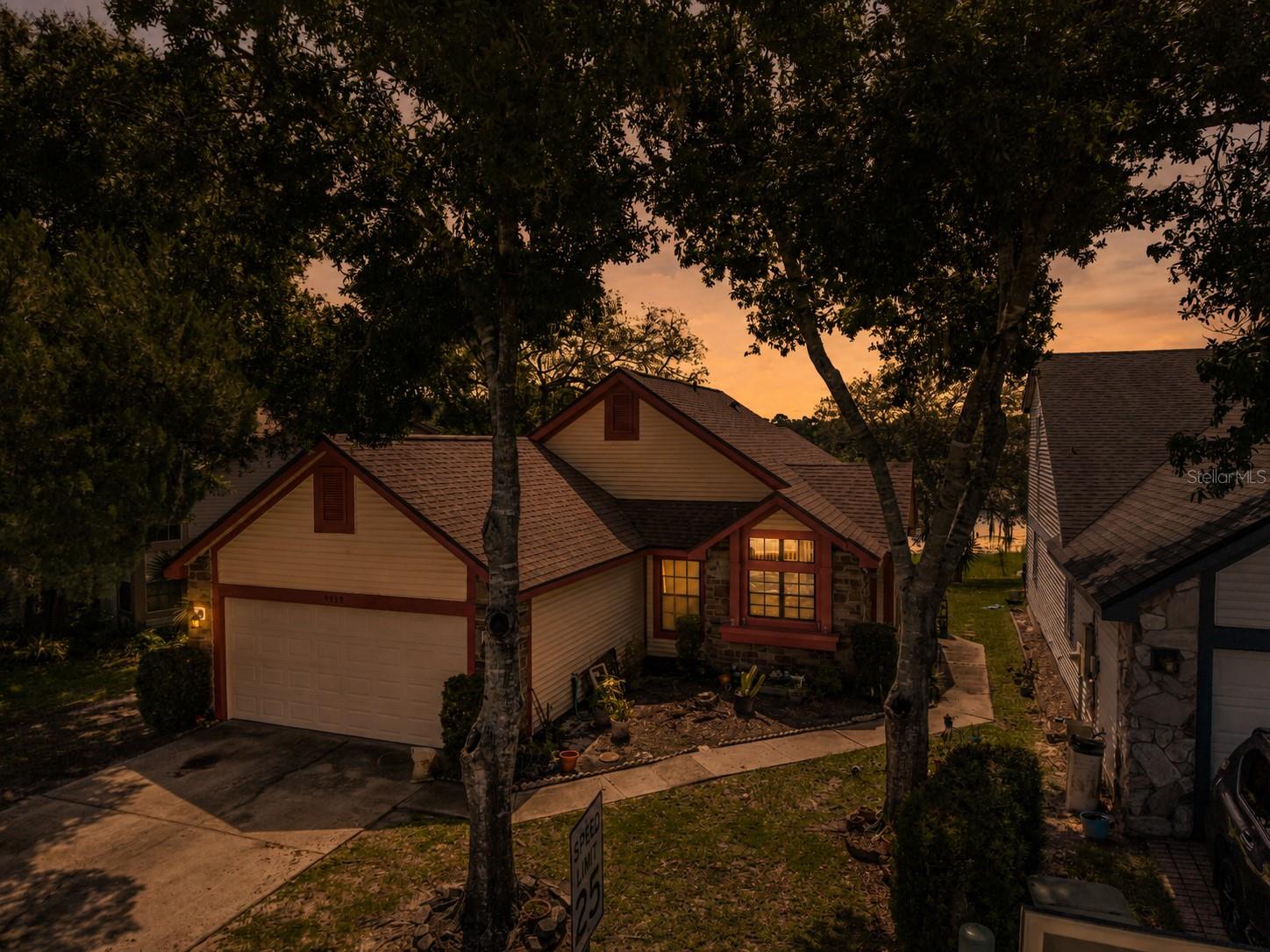 9939 Aloma Bend Ln Property Photo 13