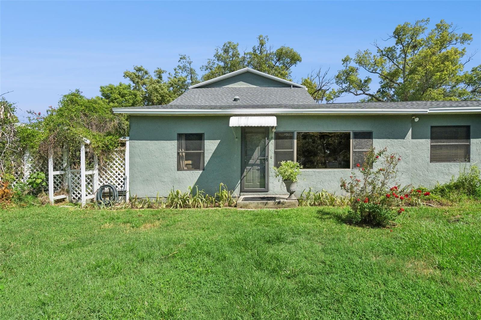 2323 Devon Ct Property Photo 3