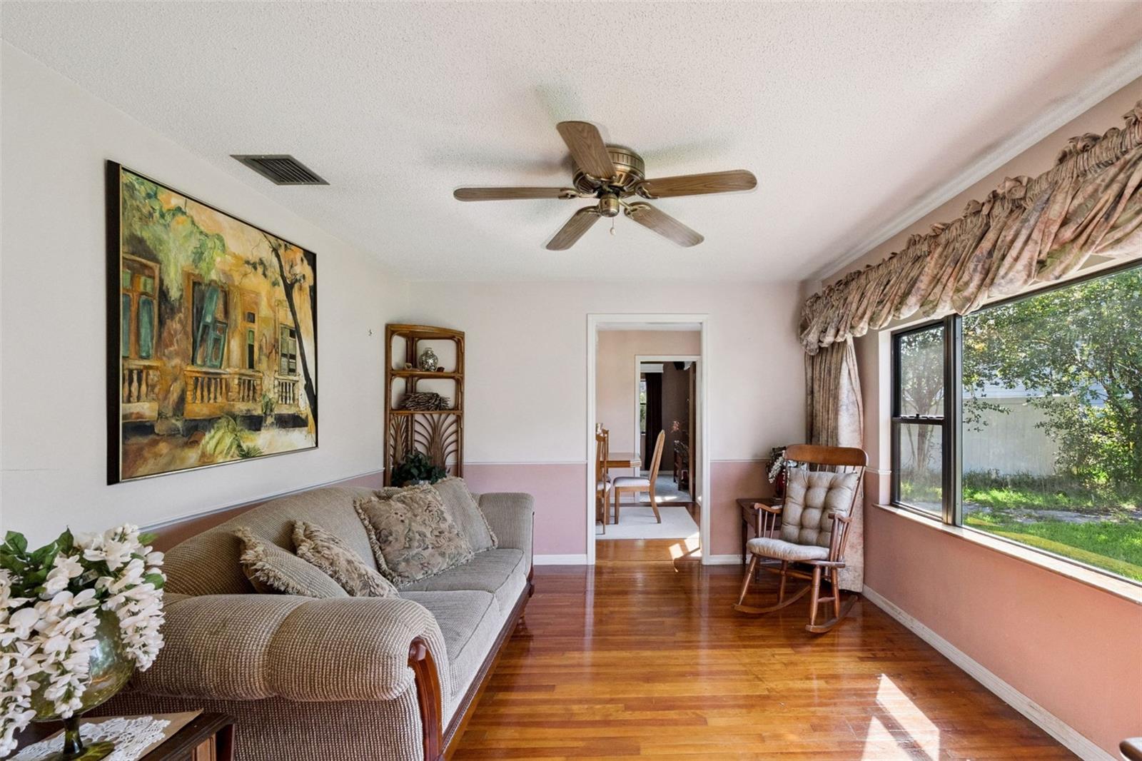 2323 Devon Ct Property Photo 4