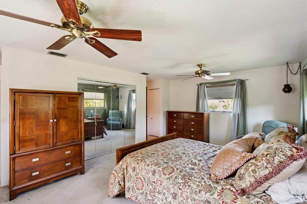 2323 Devon Ct Property Photo 17