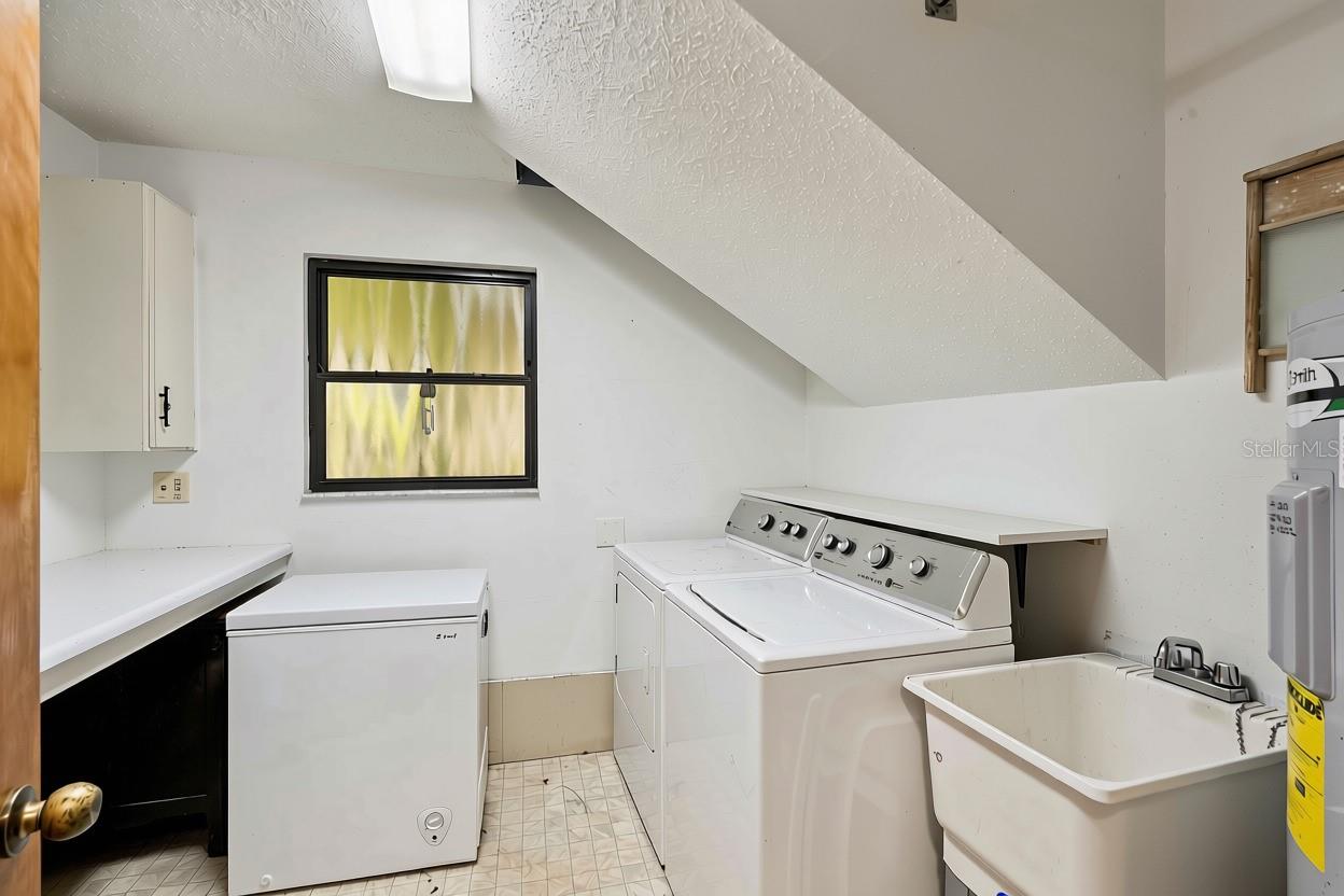 2323 Devon Ct Property Photo 24