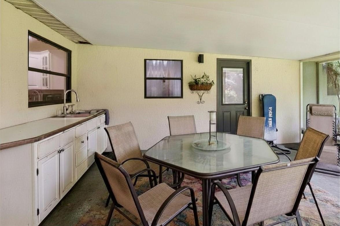 2323 Devon Ct Property Photo 25