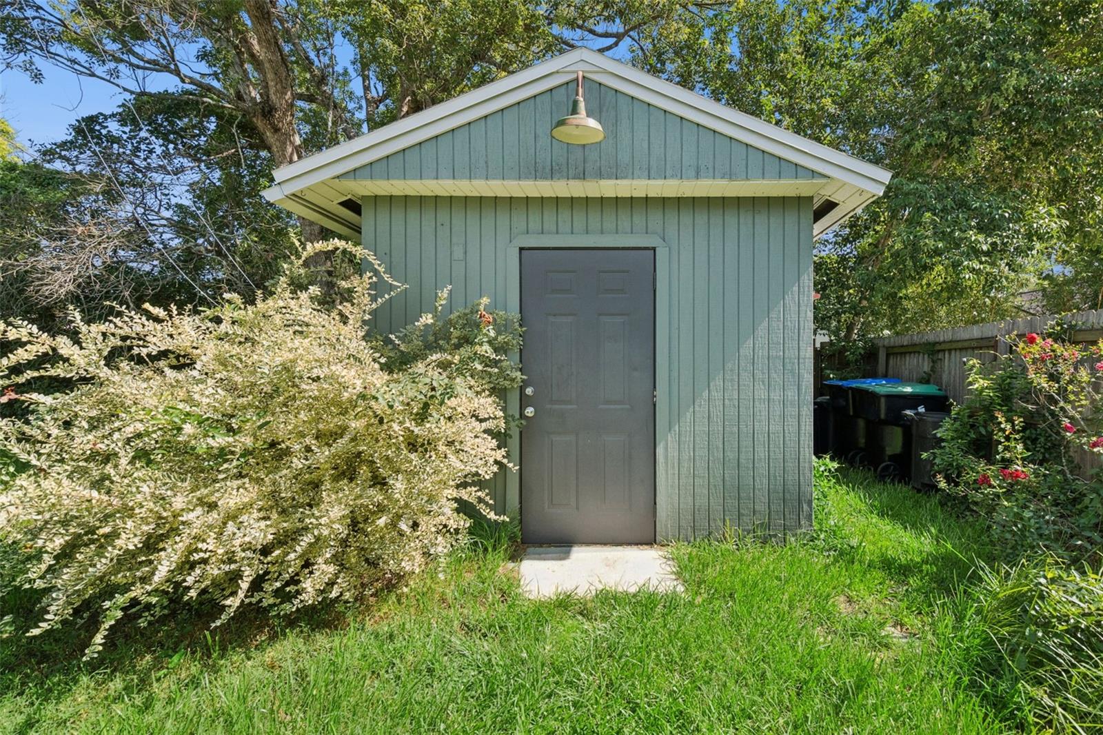 2323 Devon Ct Property Photo 29